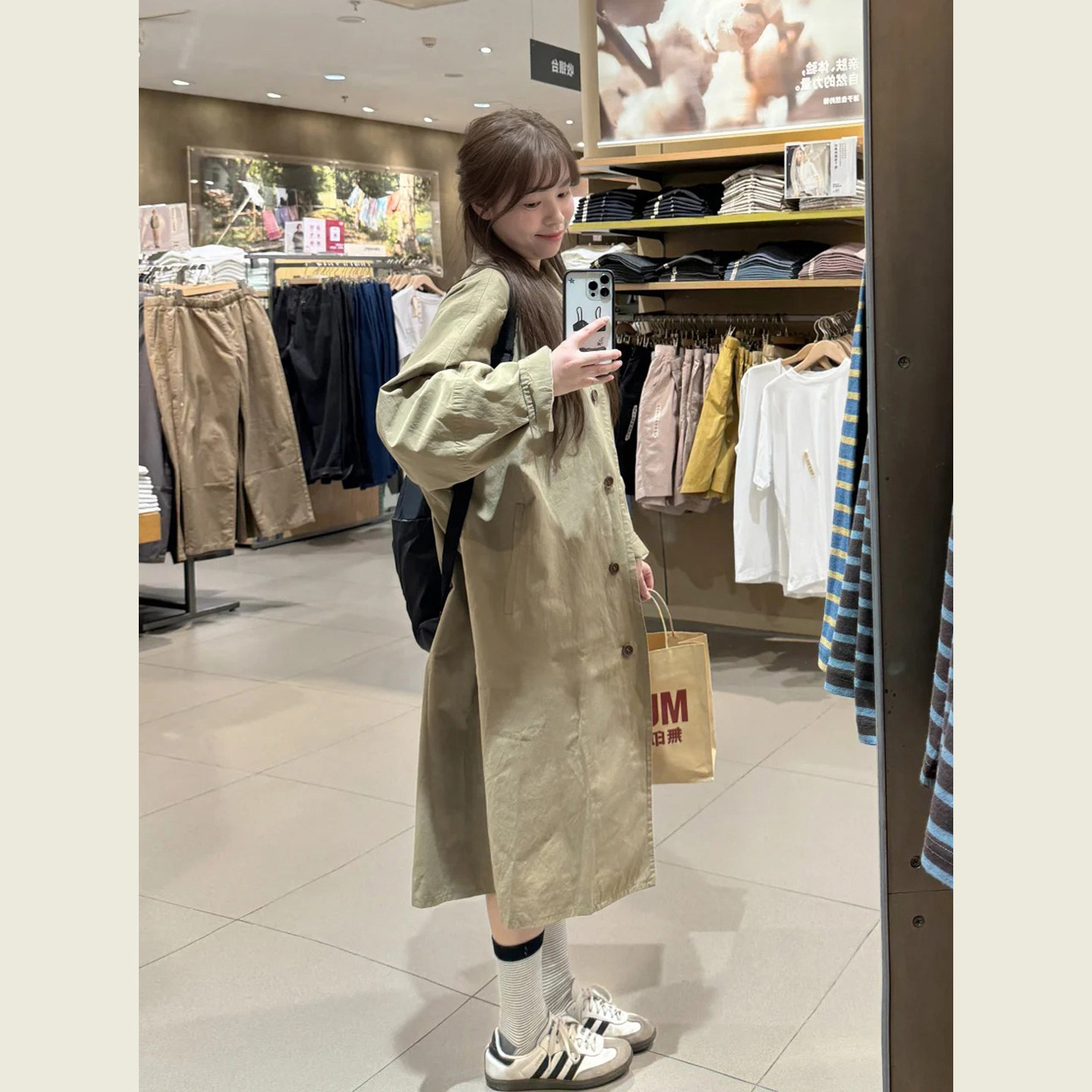 韩系卡其色翻领单排扣廓形风衣图片