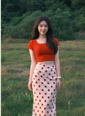 时尚复古港风修身显瘦套装女夏季红色短袖T恤高腰波点半裙两件套