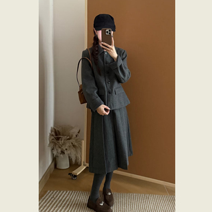 韩系花灰色毛呢套装女秋冬季翻领短款呢子外套高腰百褶裙两件套