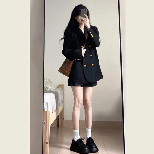设计感金扣廓形黑色西装外套