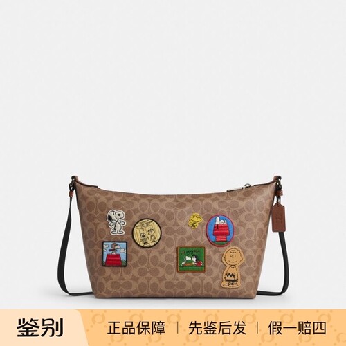 澳门代购 专柜正品 COACH X PEANUTS经典标志贴饰FINN斜挎包