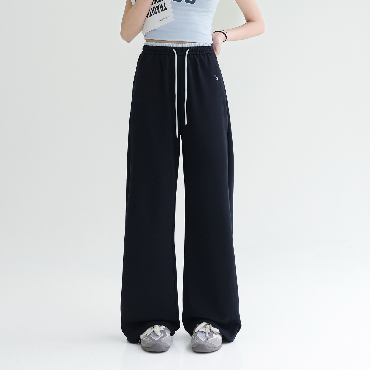 骄骄虎女童夏季薄款运动裤直筒裤2026新款初中生休闲宽松长裤9193