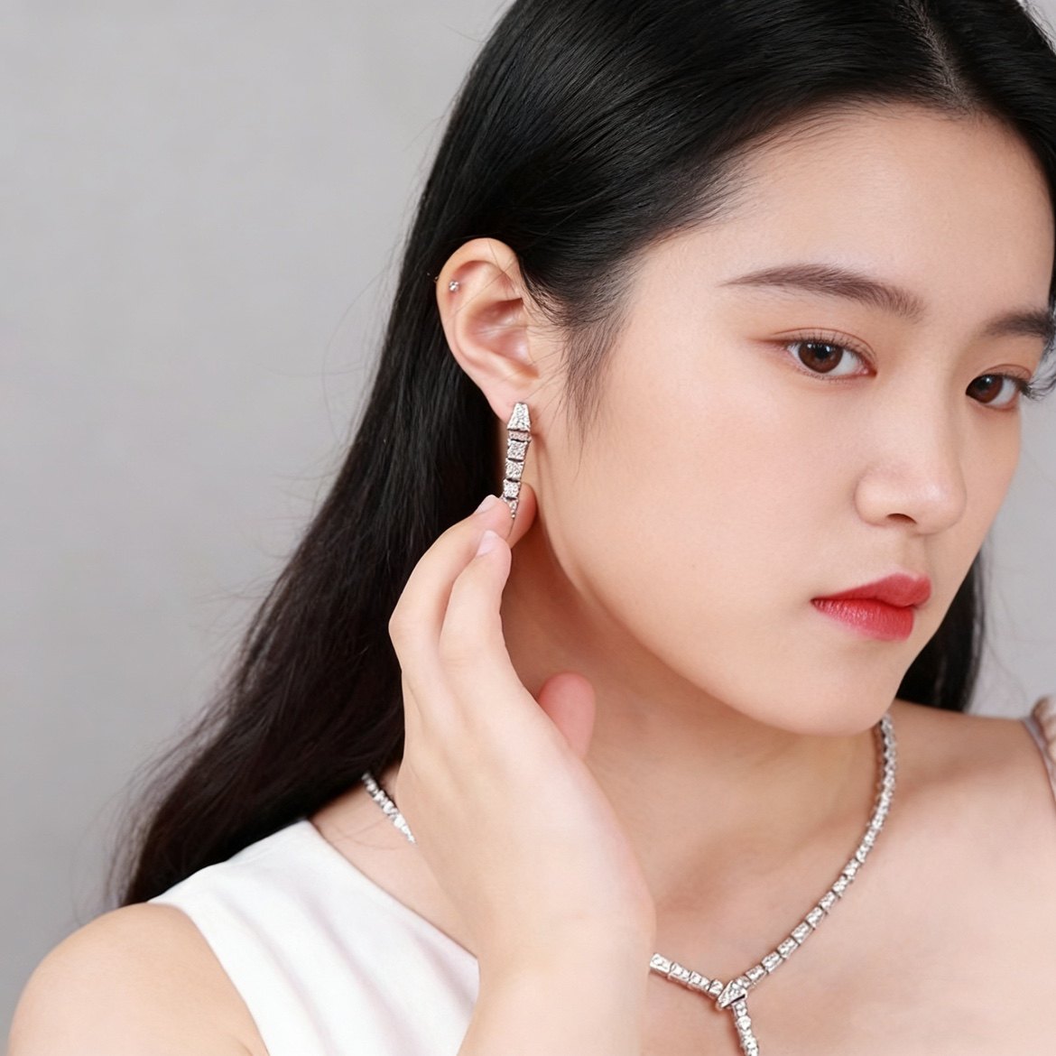 魔猫昭昭耳饰镶嵌镶钻银色新娘结婚耳钉耳环夸张高级感小红书推荐
