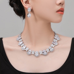 2025新款轻奢高级感新娘主婚纱晚礼服抹胸一字肩大领项链配饰套装