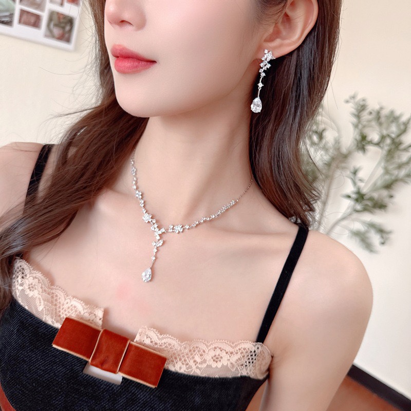 2025新款轻奢简约高级感新娘主婚纱晚礼服抹胸一字肩项链耳环配饰