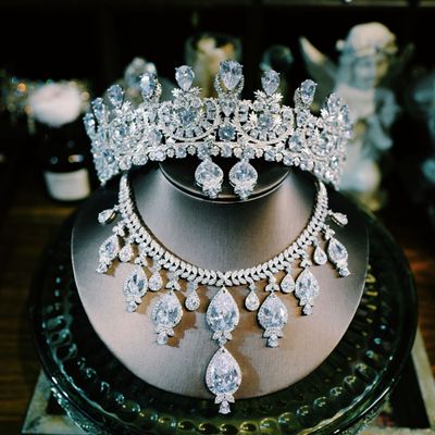 魔猫昭昭高级感奢华法式项链王冠新娘主婚纱晚礼皇冠三件套2025