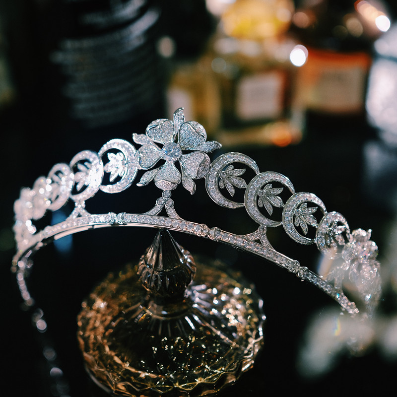 王室复古玫瑰新月高级感新娘皇冠头饰公主婚纱结婚生日王冠大气女