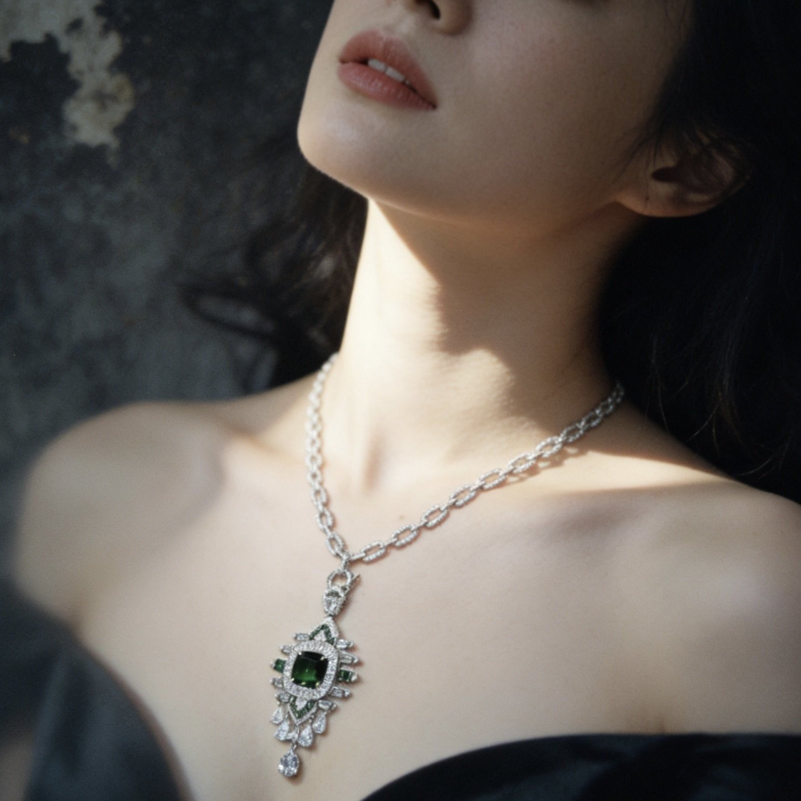 法式复古人工绿宝石晚宴礼服项链女高级感轻奢锁骨链小众设计感