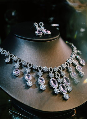奢华大气高级感重工粉色晚宴新娘主婚纱晚礼服项链耳环二件套夸张