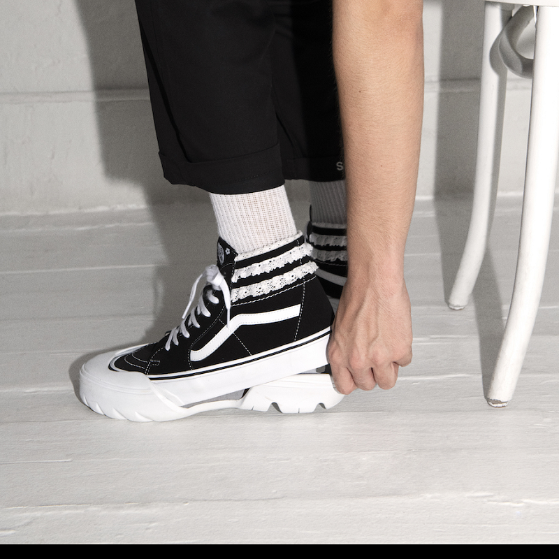 板鞋范斯休闲系带高帮女子