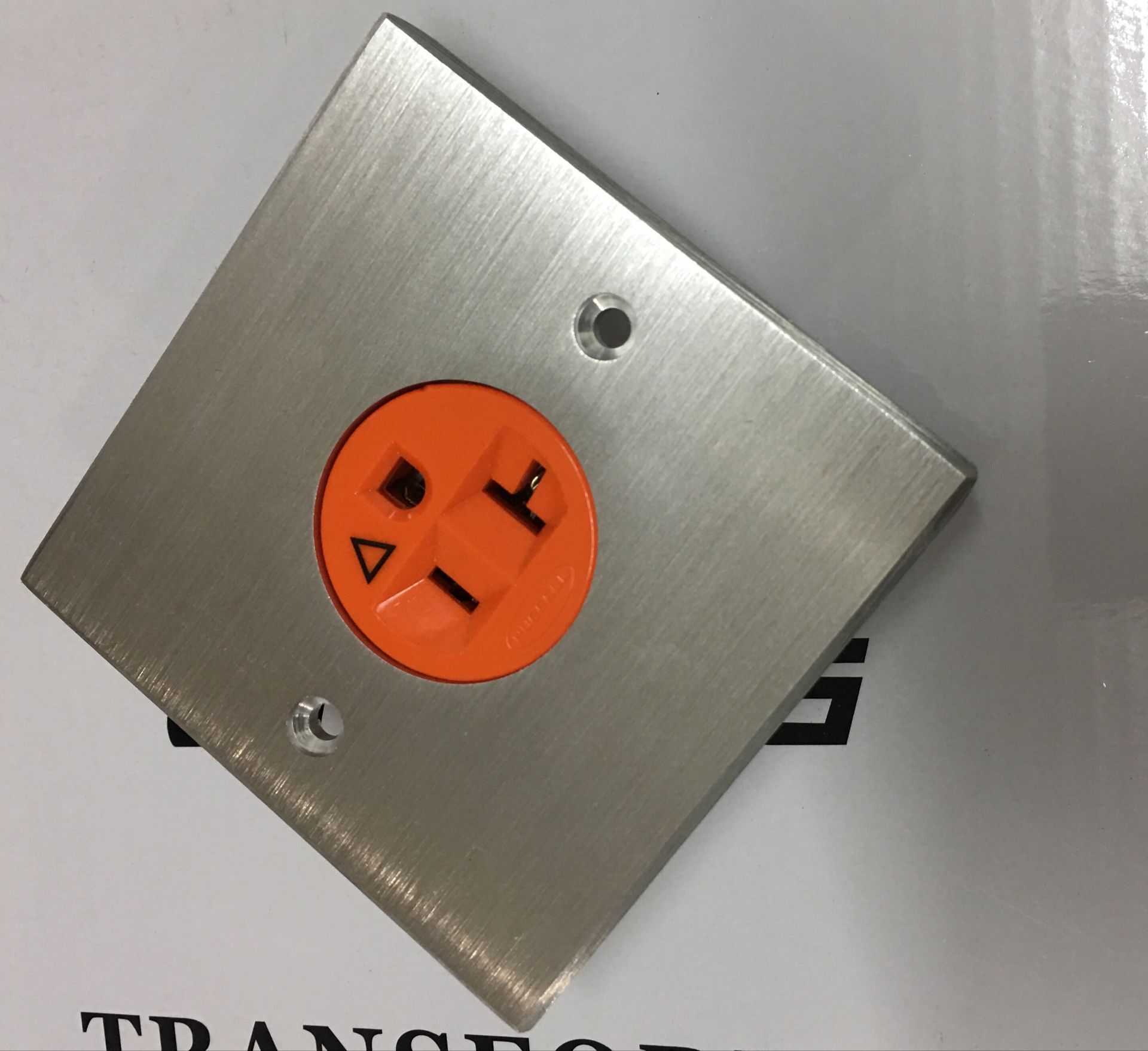 美国全新  原装HUBBELL纯铜墙插带面板《精密仪器级》