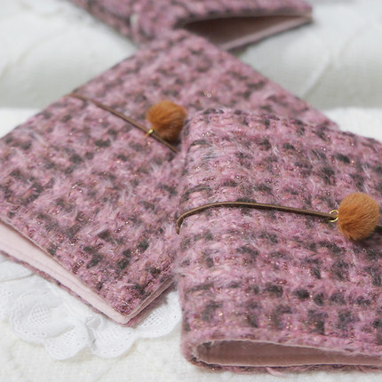 躲在耳里|限量毛呢活页|甜美可爱糖果色黑粉色氛围重工手帐本m5a7