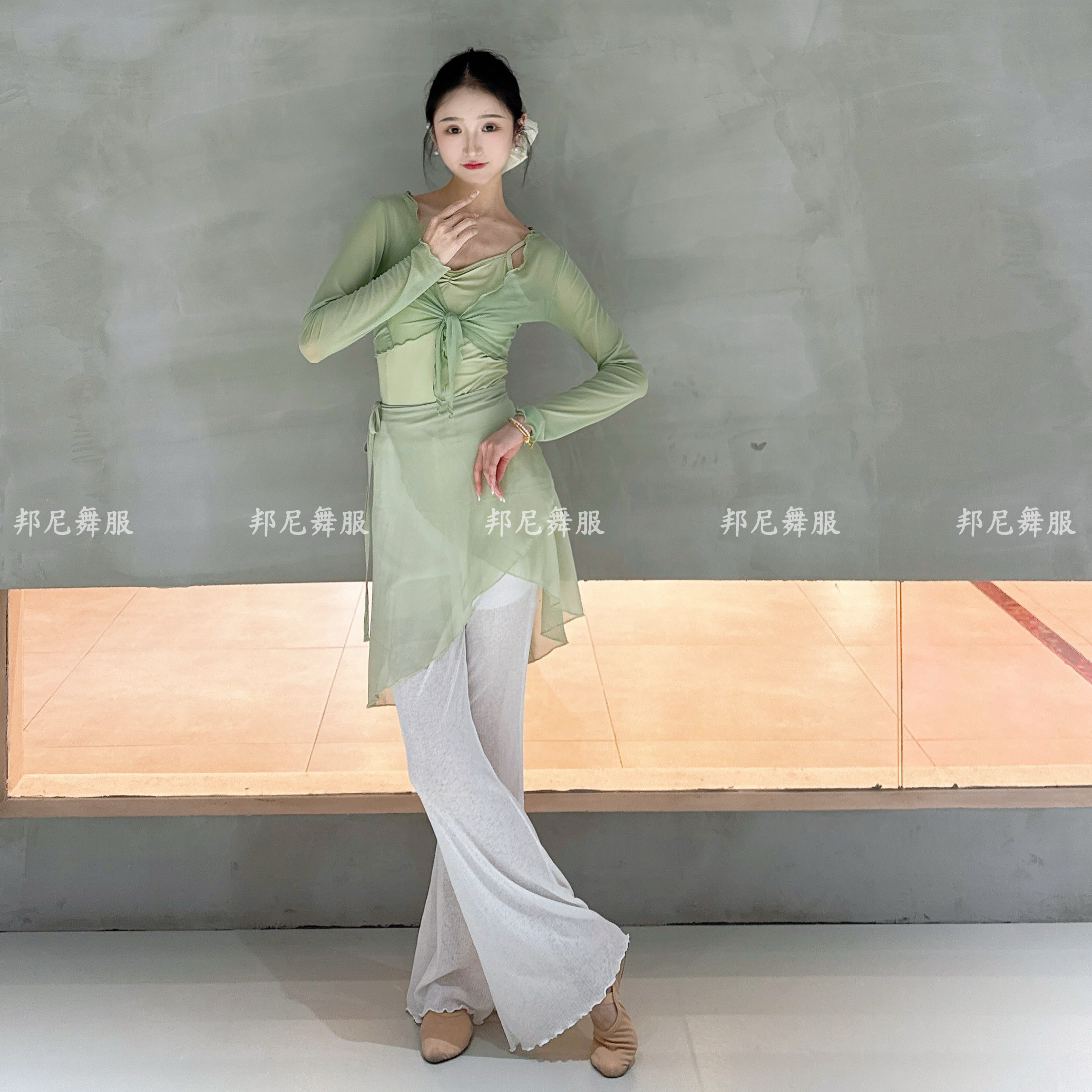 邦尼舞服芭蕾舞舞蹈服女夏季连体体操服形体服空中瑜伽纱衣练功服图片