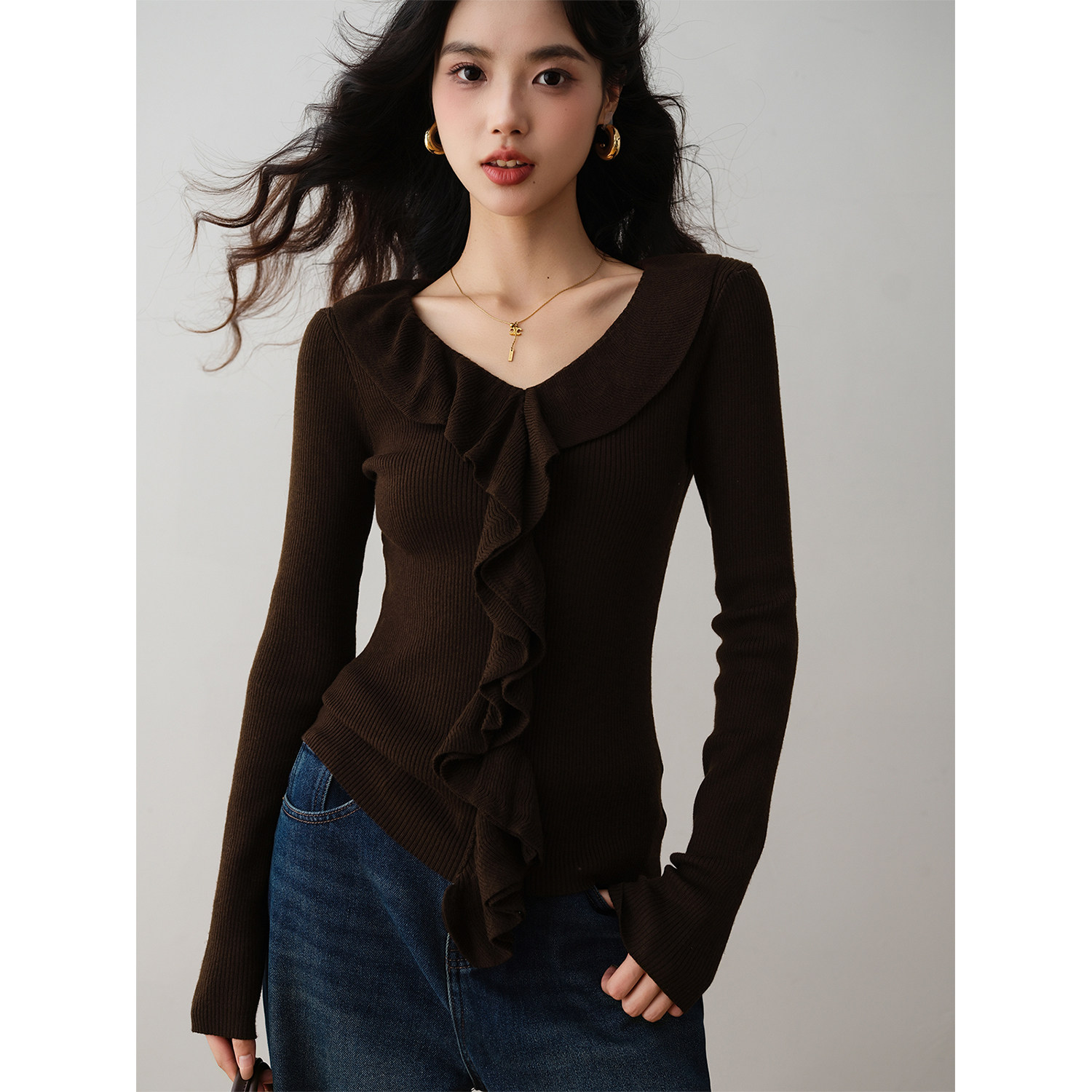 设计感木耳花边v领针织衫2025秋