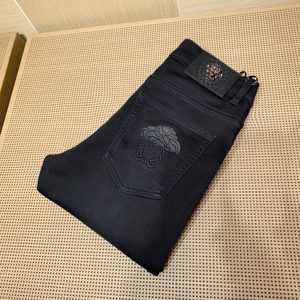 针织高弹货号8667P180春夏男士小直筒修身牛仔裤终端售价248