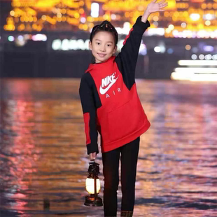 Nike耐克男女大童黑红拼接连帽运动休闲套头衫加绒保暖卫衣DD8712