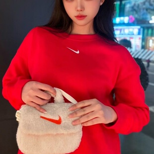 耐克Nike 女子宽松短款背面大勾正红色休闲圆领套头卫衣 IB1451