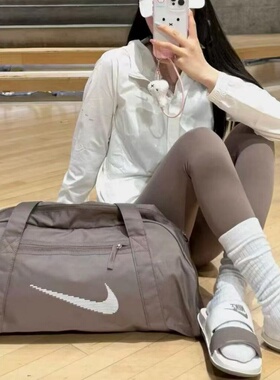 Nike耐克 男女大容量运动旅行健身斜挎手拎单肩包 DR6974