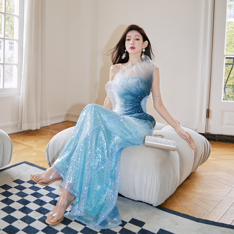 蓝色主持人宴会晚礼服女2025新款亮片抹胸星空拖尾性感鱼尾