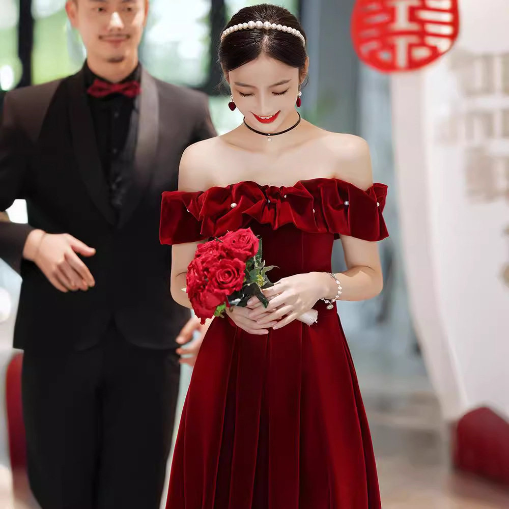 一字肩敬酒服2025新款新娘小个子订婚连衣裙礼服酒红色宴会