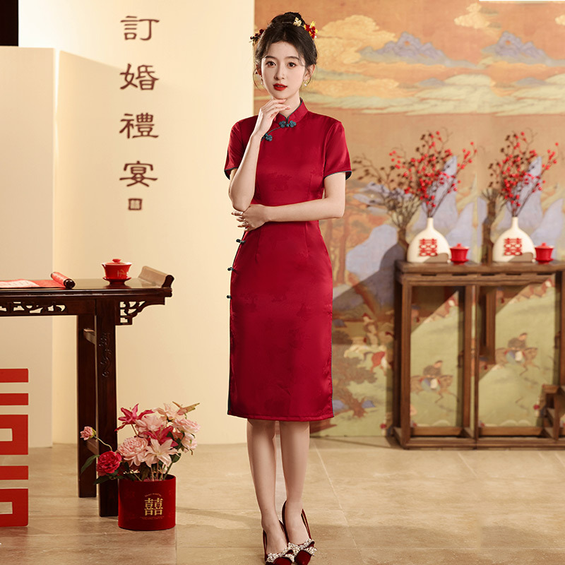 红色国风中长款旗袍改良年轻款2025新款女新中式新娘敬酒服