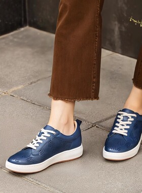 歌迈厚底镂空透气运动女鞋真皮板鞋女舒适软底宽楦休闲鞋子蓝色