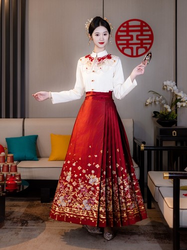 梵娜仙衣红色马面裙婚服