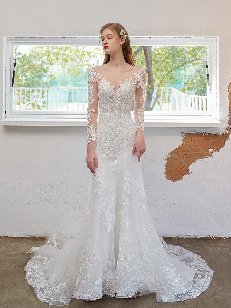 蕾丝修身超仙小拖尾草坪主婚纱