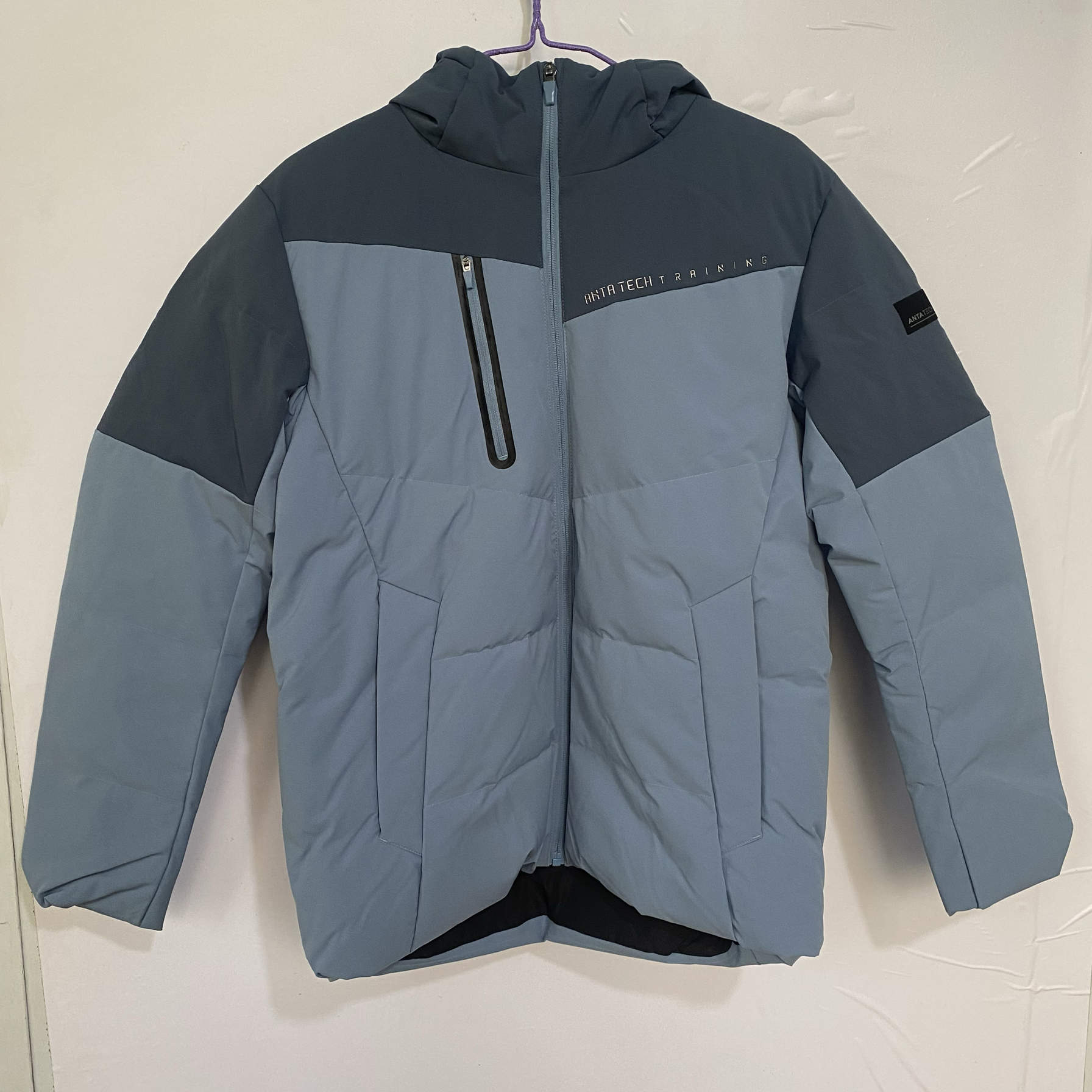 安踏男子冬新款炽热科技保暖连帽雪壳运动羽绒服152347910S