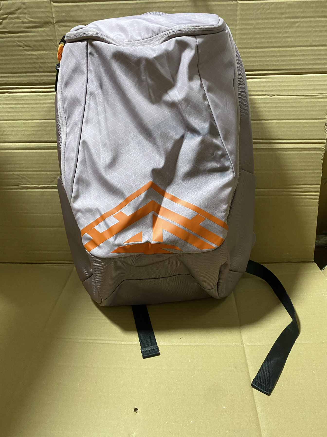 安踏正品休闲大容量双肩背包旅游包青年潮流篮球背包192331152