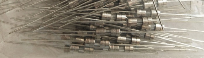 玻璃保险丝管 带引脚线 5A T5A 250V T5AL250V 3.6X10 3X10MM体积