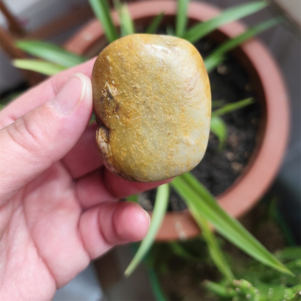 新疆和田玉籽料原石86克