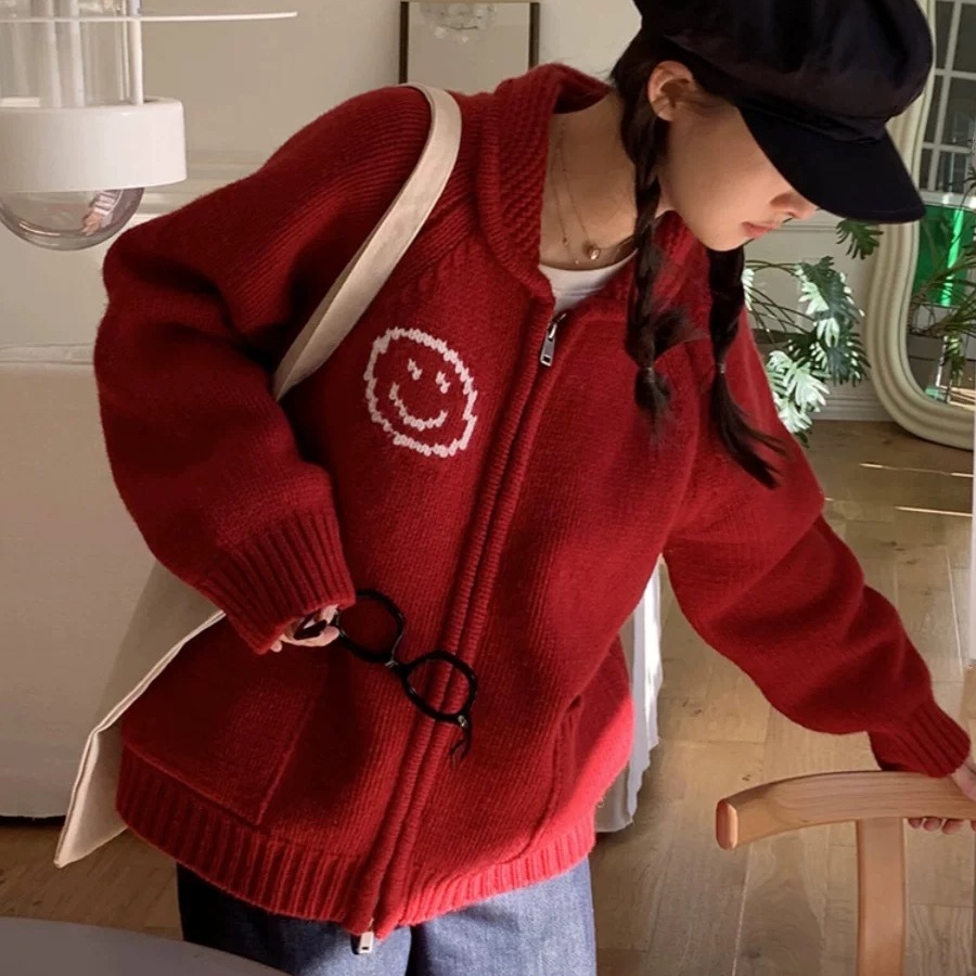 【小四粉丝专享】韩系红色笑脸纯色连帽口袋针织开衫830