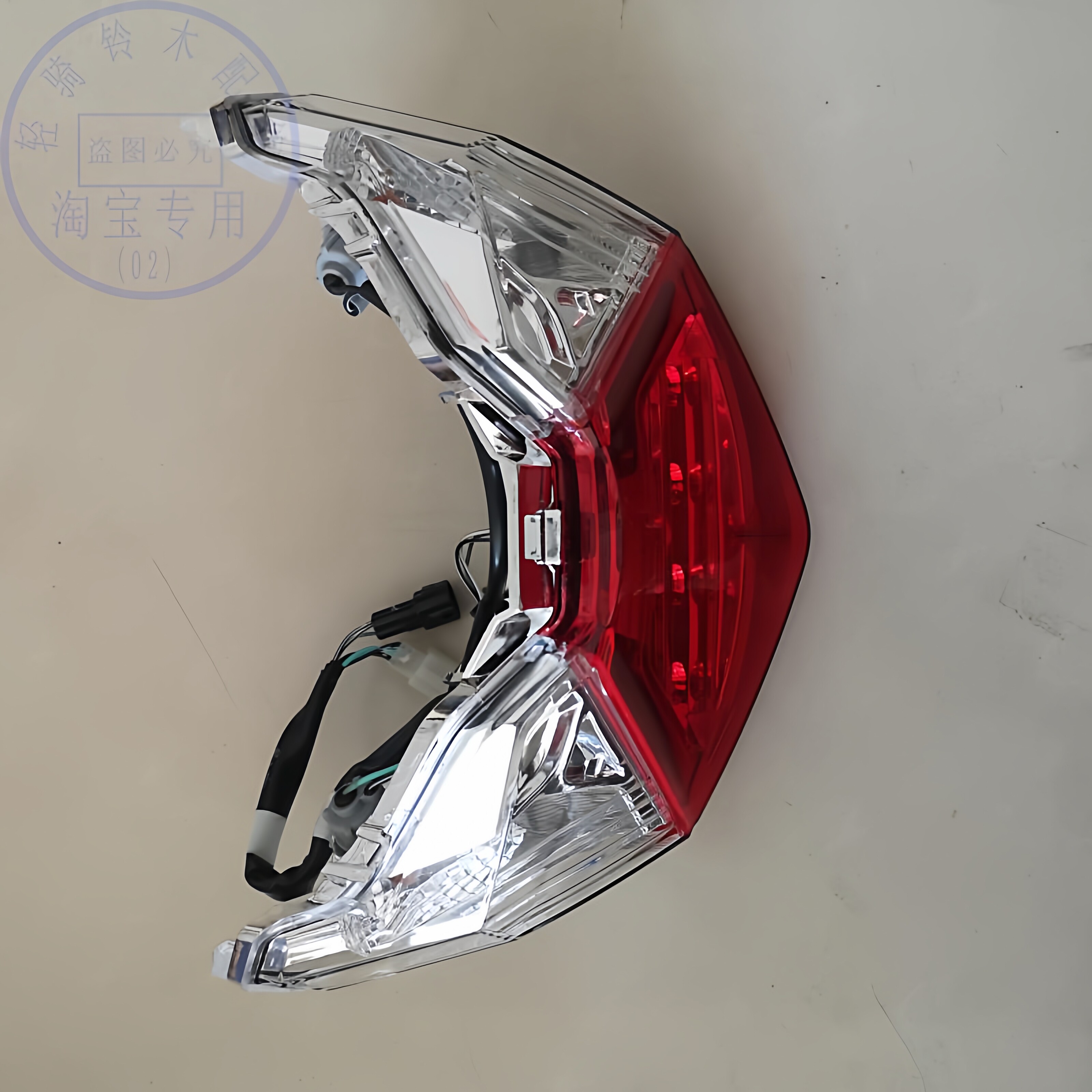 适用轻骑铃木UY125后尾灯网红踏板摩托车uy125后刹车灯总成