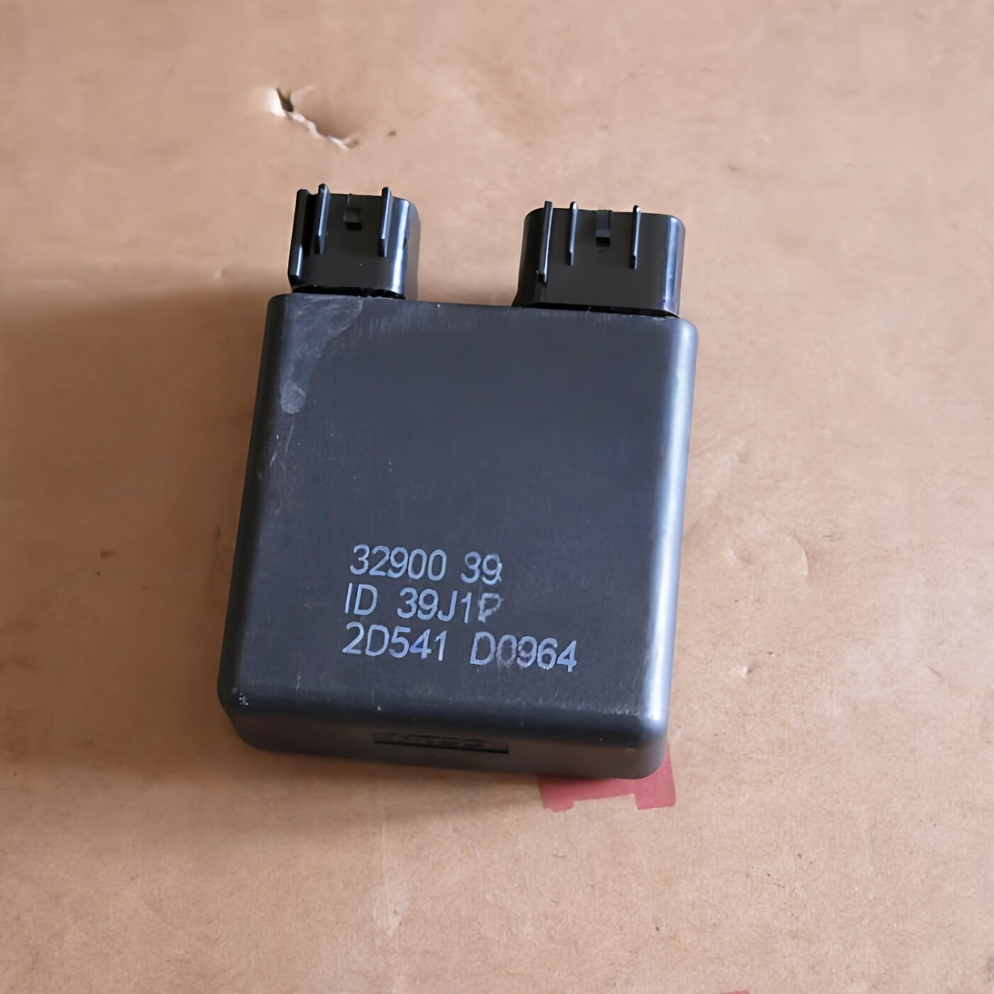 适用铃木乐至QS110T点火器UR110电子打火装置丽至UZ110T点火器