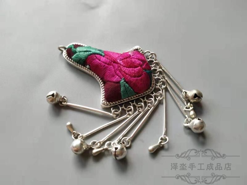 泽坔手工成品店苗银老绣桃心锁刺绣箭头手绣复古民族吊坠72