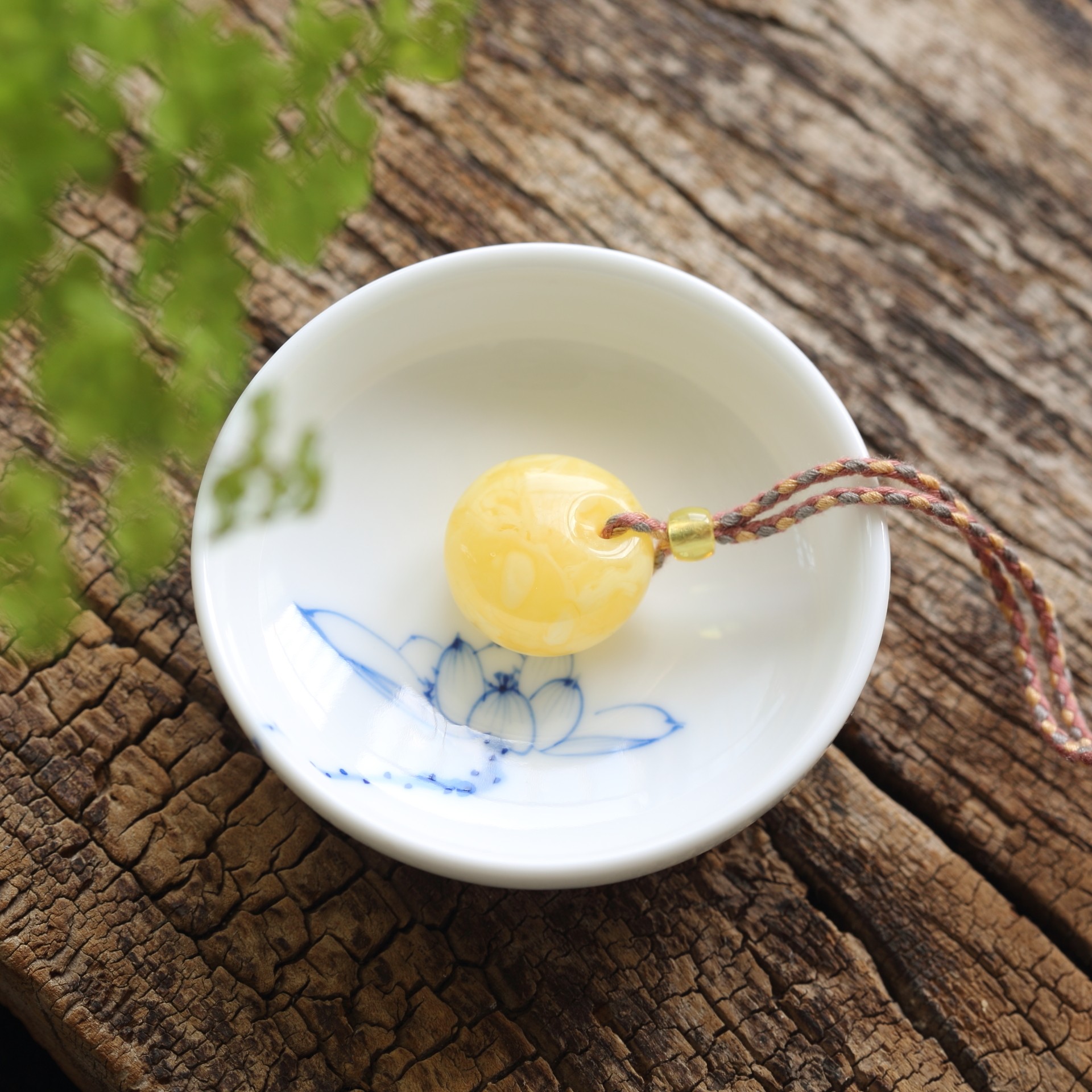 上石清灵白花鸡油黄蜜蜡鱼眼扣公主扣吊坠锁骨链项链天然琥珀女款