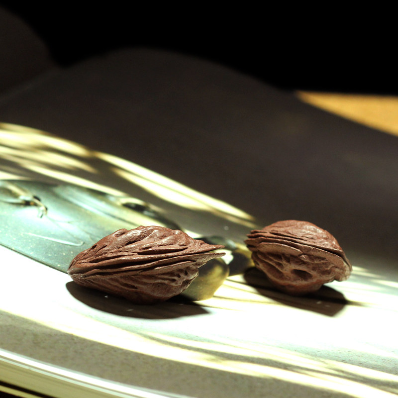 御青堂 宜兴 万国琴紫砂全手工茶宠装饰手 雕塑茶玩 把件仿生桃核