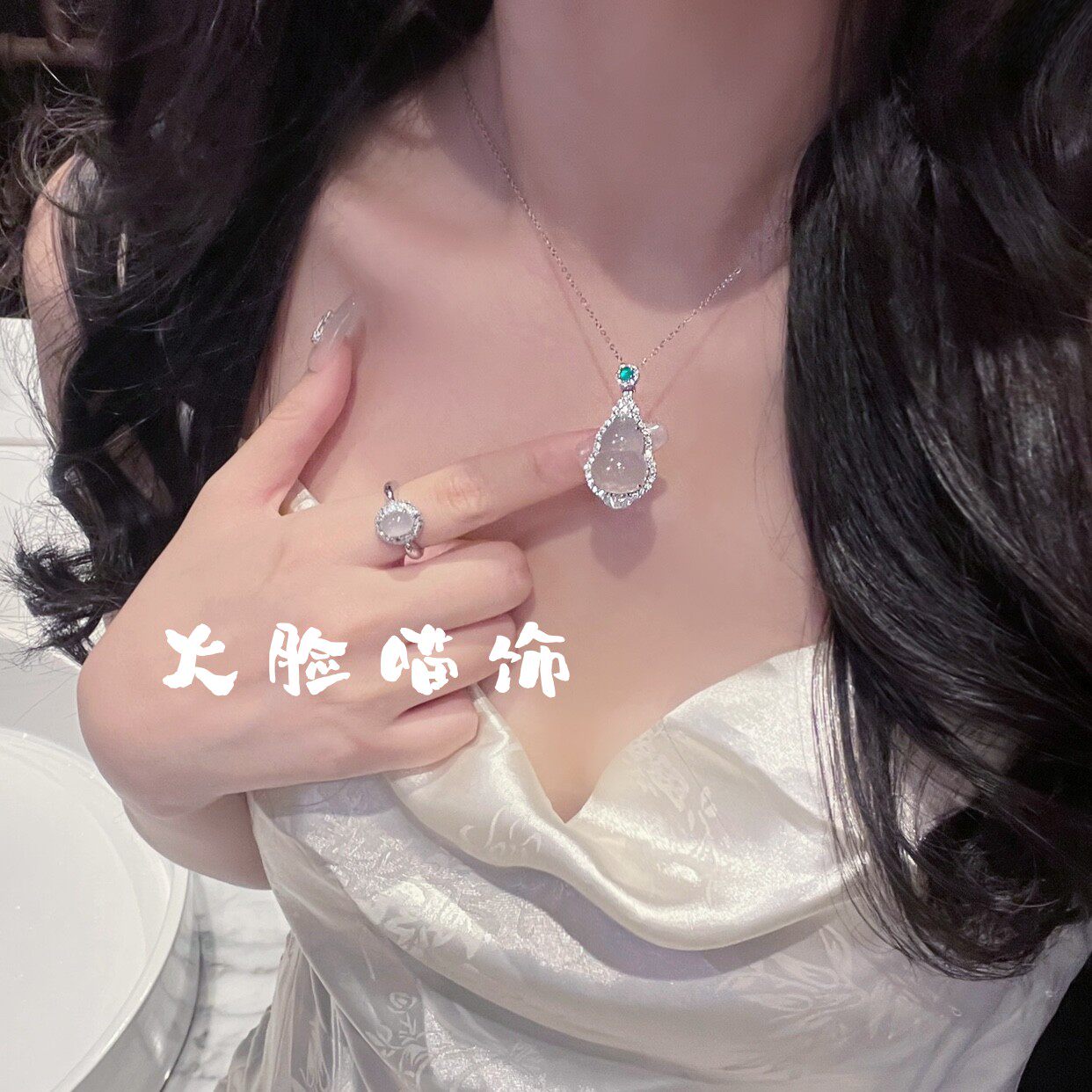 「冰川葫芦」白葫芦吊坠时尚感气质项链女福禄吊坠轻奢锁骨链配饰