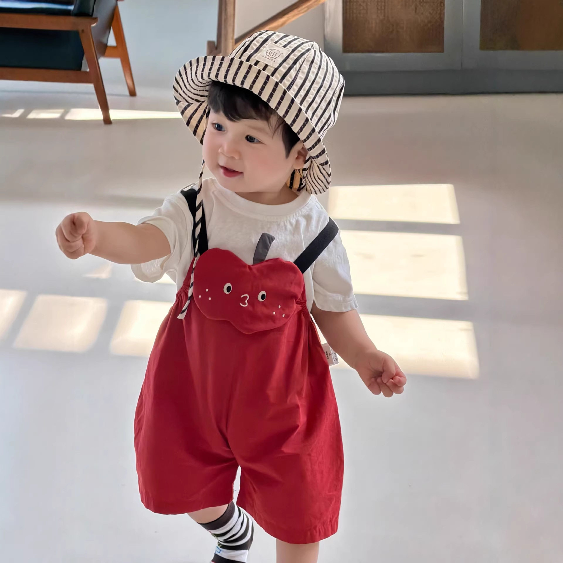 小男宝炸街痞帅夏装2026新款洋气时髦背带裤T恤套装夏日薄款外出