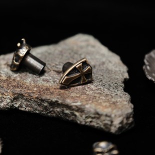 辛德勒xm18刀柄螺丝改造十字盾贴片定制配饰手工美式EDC贴章复古