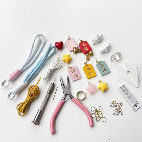 泡泡玛特车挂diy材料包盲盒芭蕾挂绳 星星人打孔娃娃 车挂件配件