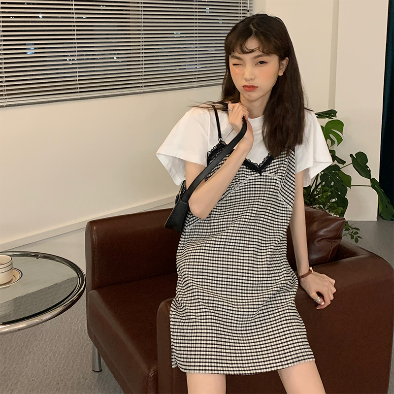 Real shot real price ~ loose summer plaid skirt color contrast lace small sexy short sleeve suspender dress