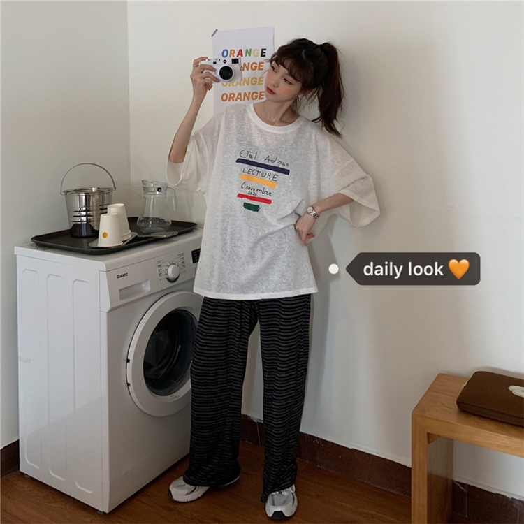 Real price ~ loose and breathable, fun printed T-shirt + fresh and slim straight pants