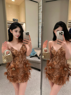 LOCK 重工镶钻鸵鸟毛花朵吊带包臀显瘦连衣裙 KK奢华名媛气质修身