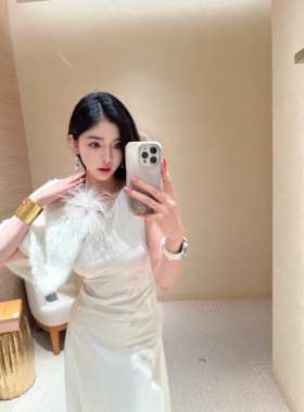 LOCK KK绝美长绒羊毛昵鸵鸟毛珍珠扣乳白色小斗篷 狐狸毛围巾