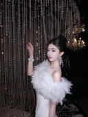 LOCK KK搭配神器绝美仙女鸵鸟毛蝴蝶结皮草披肩外搭