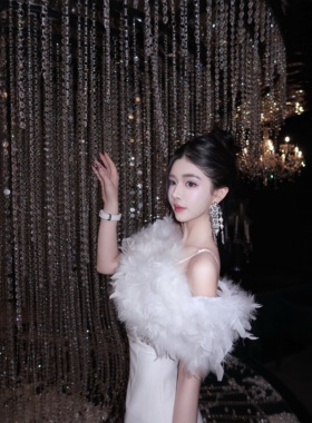 LOCK KK搭配神器绝美仙女鸵鸟毛蝴蝶结皮草披肩外搭