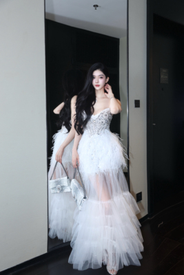 LOCK KK美神降临 奢华手工钻鸵鸟毛透视网纱收腰显瘦吊带连衣裙