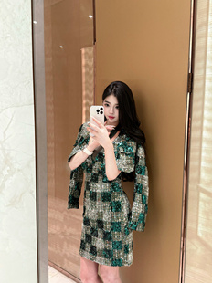 LOCK KK高贵翡翠绿 重工亮片刺绣 领口烫钻网纱拼接粗花连衣裙